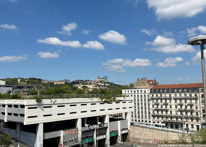 Spacieux T3 80M2 Plein Centre Presque Ile !
